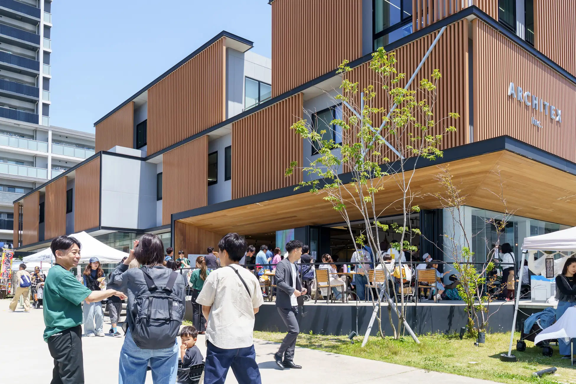マルシェはアーキテックス本社前の敷地で開催