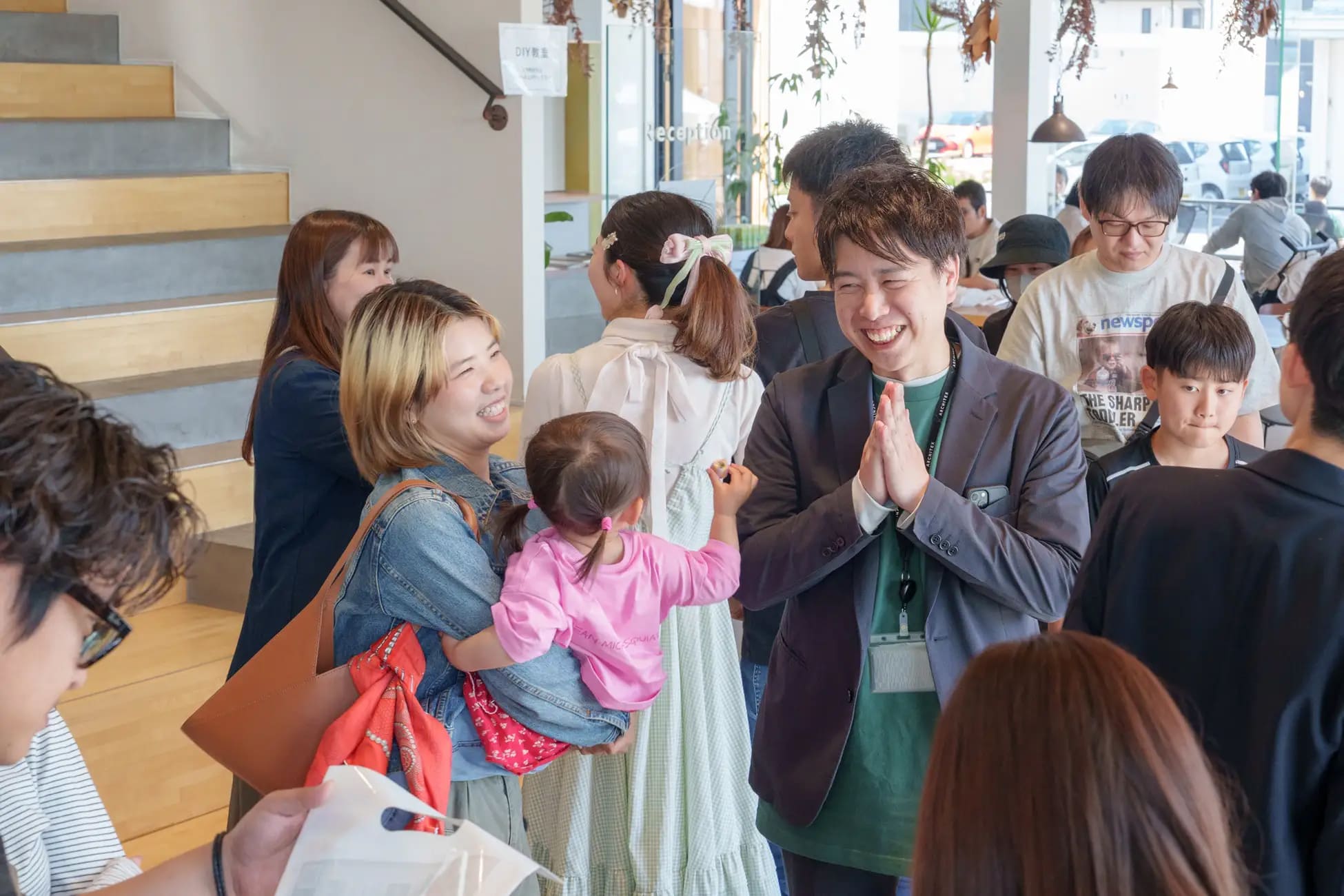 来場者と語らうスタッフの姿が会場のあちこちで